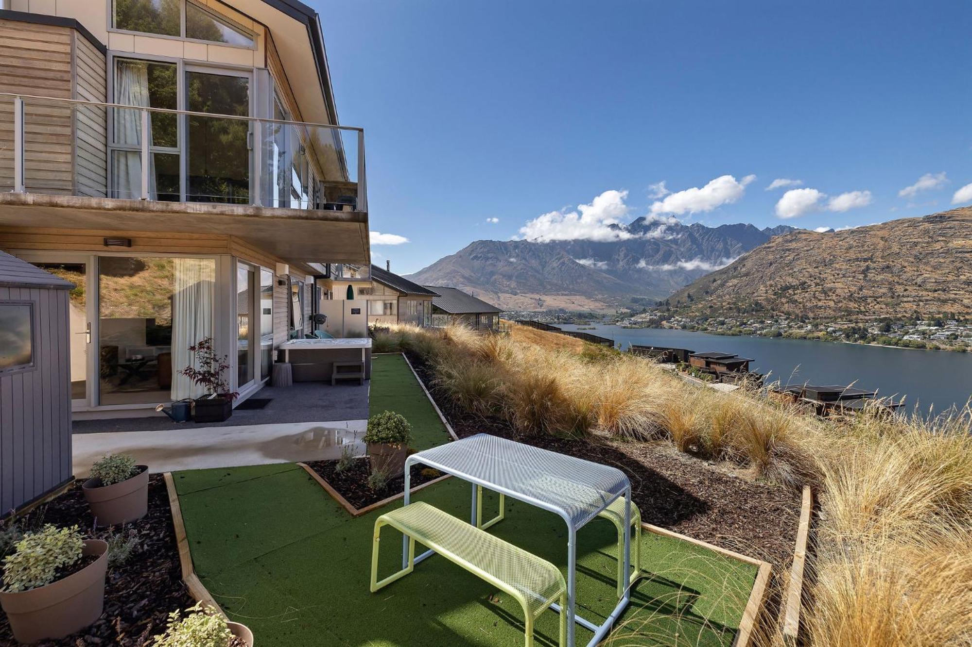 Lakeside Mountain Haven Квинстаун Экстерьер фото